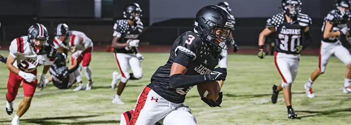 DRHS RB hitting the corner