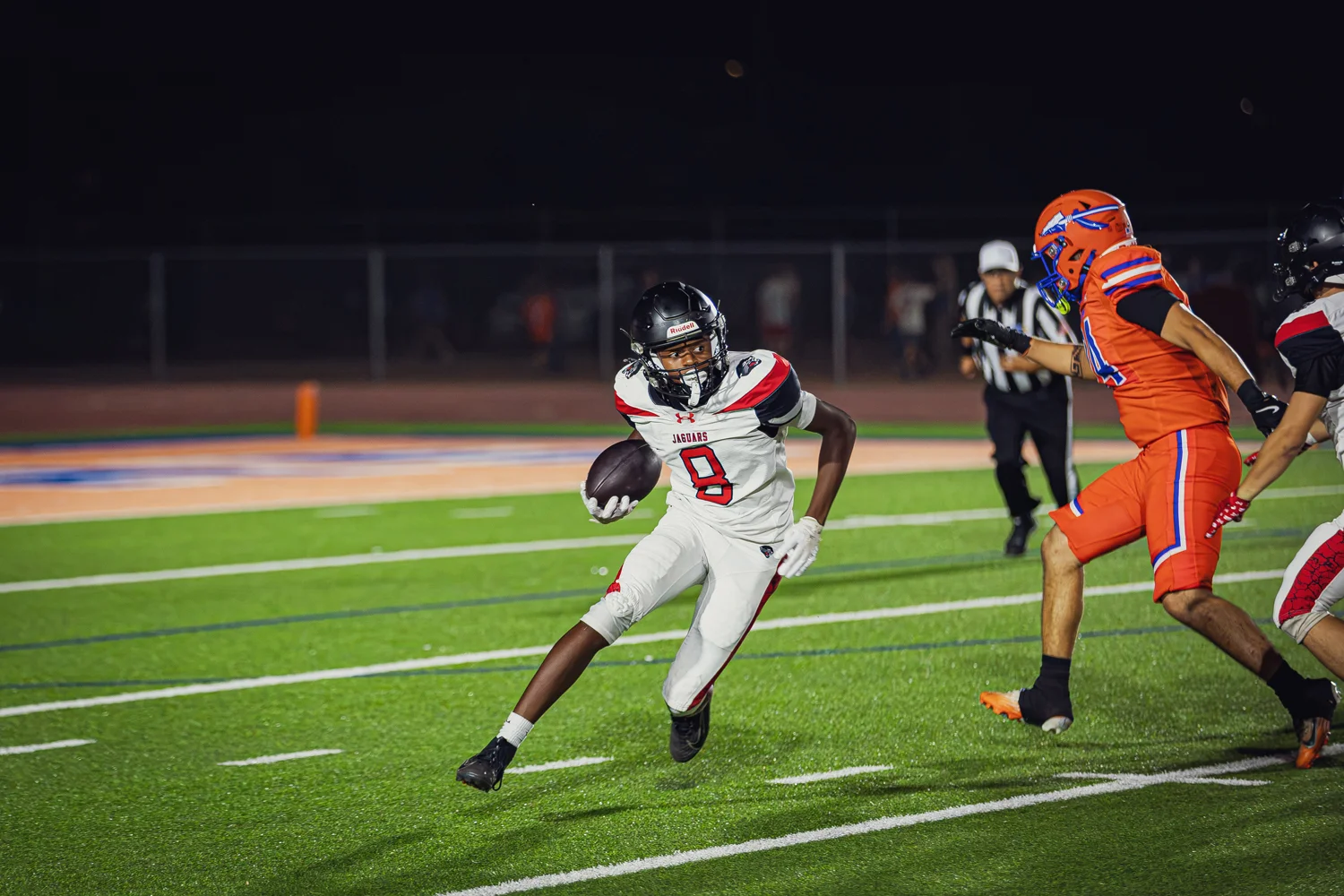 RB trying to hit the corner