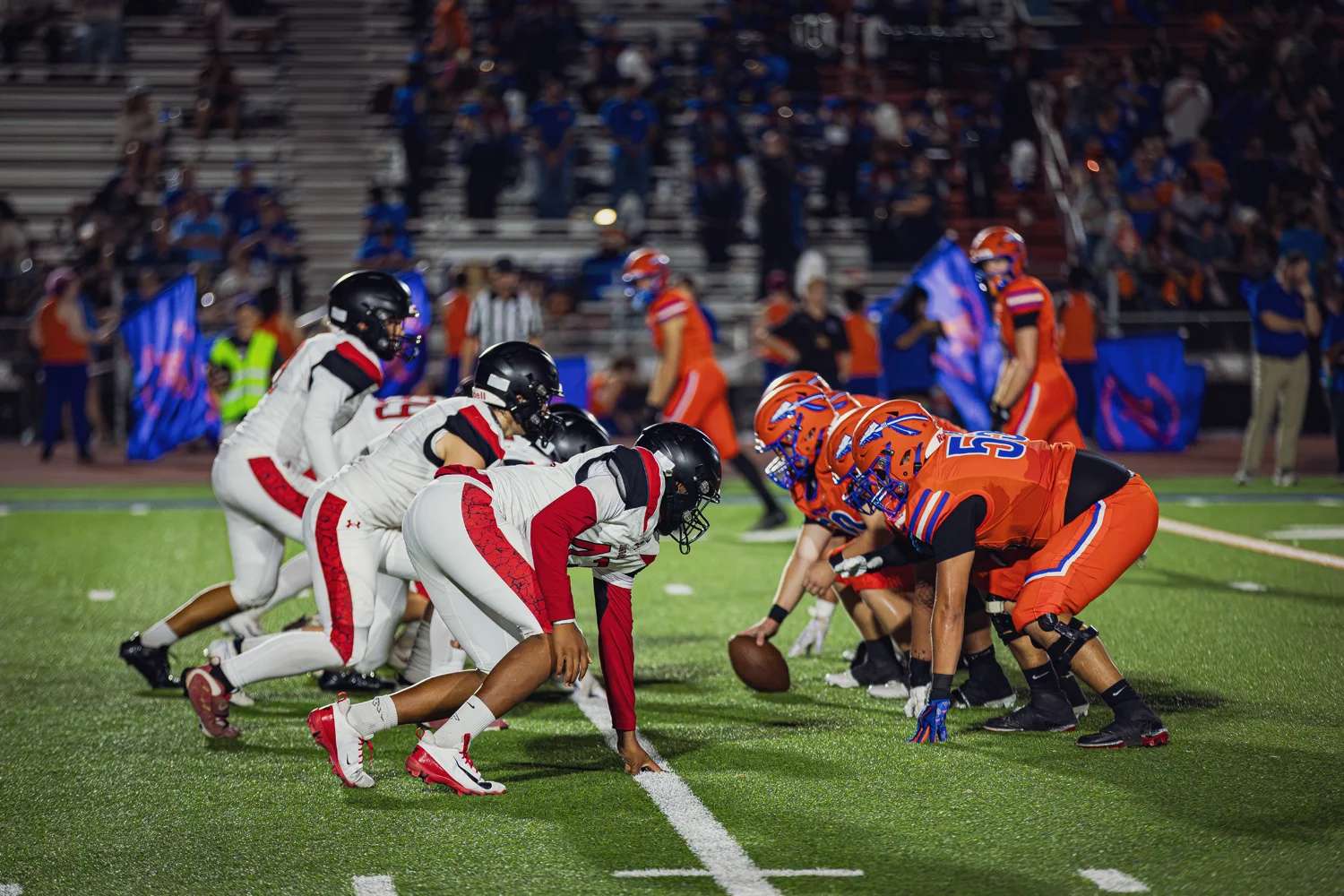 Both sides of the line ready of the snap of the ball